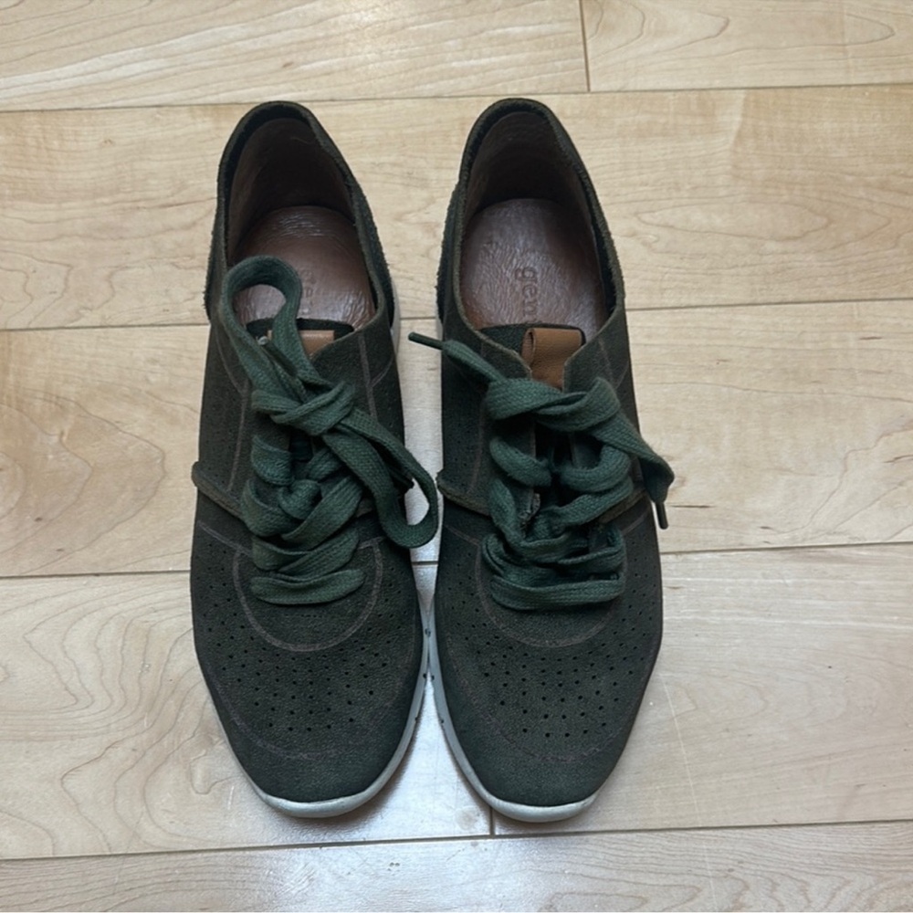 Kenneth Cole Reaction Dark hunter Green Suede gentle soul Sneakers tennis shoes